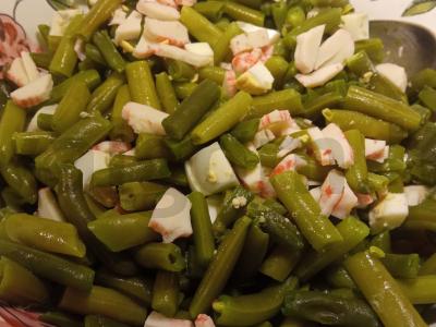 Salotos su krabų lazdelėmis ir žaliąja pupelių Žingsnis 4