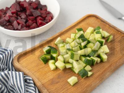 Salotas su burokėliais ir agurkais Žingsnis 3