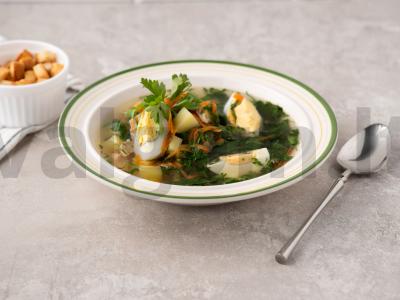 Žalios špinatų sriubos su daržovėmis pagrindine nuotrauka