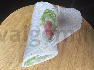 Tortilijos ritinys su lašiša pagrindine nuotrauka