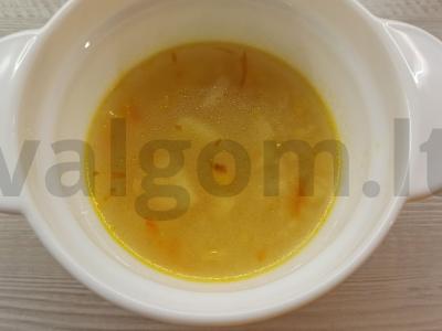 Kaimiškas daržovių ir perlinių kruopų sriuba pagrindine nuotrauka