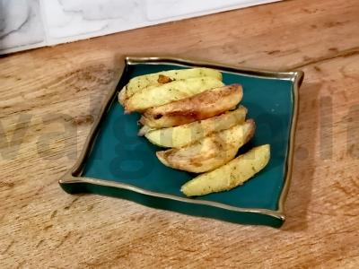 Kaimiški bulvės, keptos orkaitėje pagrindine nuotrauka