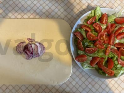 Daržovių salotas „Prašmatnumas“ Žingsnis 4