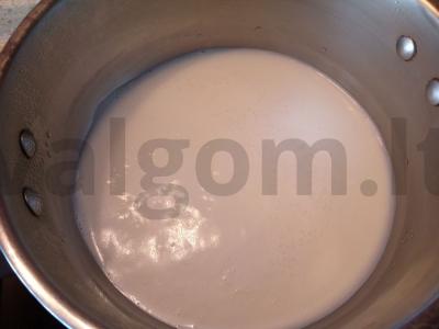 Avižinė košė su džiovintais slyvomis ir cukraus pudra Žingsnis 1