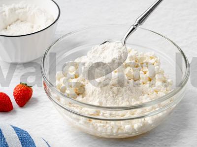 Varškės sūreliai orkaitėje su braškėmis Žingsnis 2