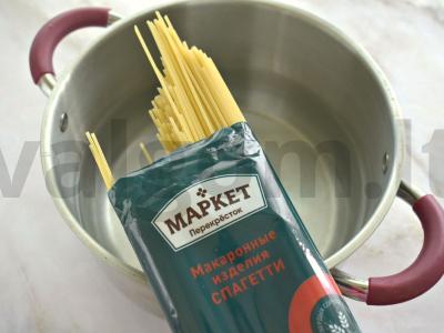 Spagečiai su troškiniu ir sūriu Žingsnis 2