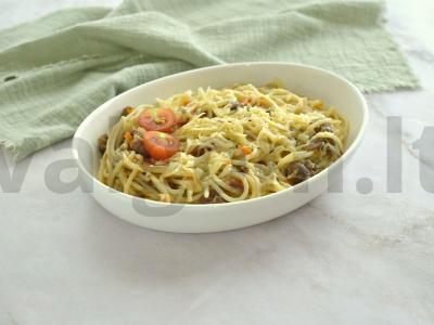 Spagečiai su troškiniu ir sūriu pagrindine nuotrauka