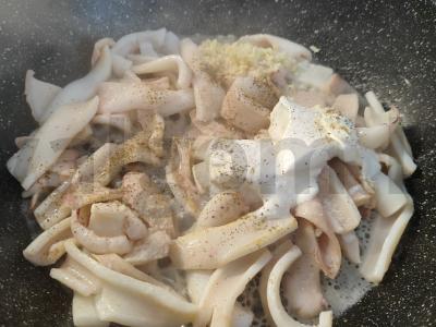 Troškinti kalmarai grietinėje Žingsnis 5
