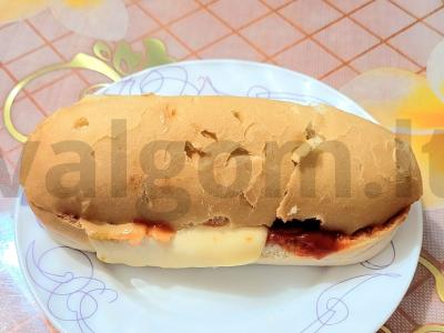 Sultingas naminis dešrainis su sūriu pagrindine nuotrauka