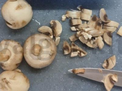 Sotūs pusryčiai iš lavašo su grybų ir faršo įdaru Žingsnis 3