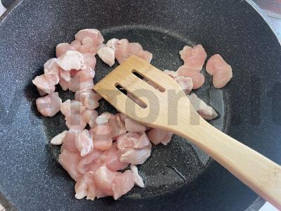 Spagečiai su švelniu mėsos padažu Žingsnis 1