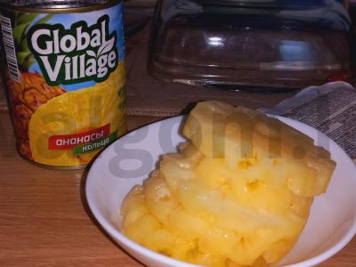 Rūkyta salota su ananasais ir maasdamo sūriu Žingsnis 1