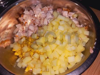 Rūkyta salota su ananasais ir maasdamo sūriu Žingsnis 4