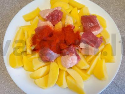 Bulvės, keptos su antis filė, paprika ir česnaku Žingsnis 3