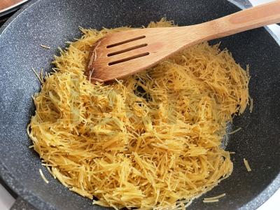 Makaronai su padažu ir švelniu sūriu Žingsnis 2