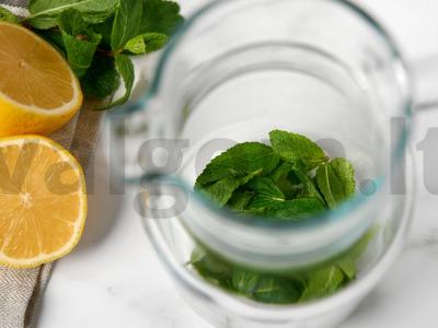 Mėtos limonadas be virimo Žingsnis 1