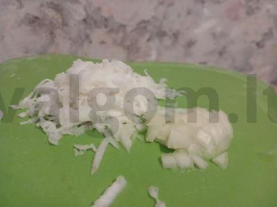 Daikon salotos su jūros kopūstais ir svogūnais Žingsnis 2