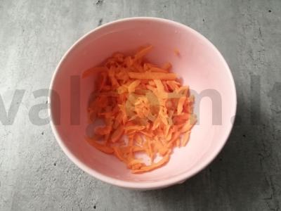 Sumuštiniai „Užkandžiai“ ant rugių duonos Žingsnis 3