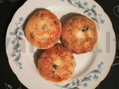 Vaniliniai varškėčiai su razinomis pagrindine nuotrauka