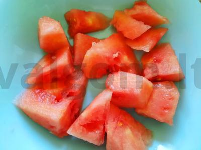 Vaisių ir braškių kokteilis Žingsnis 1