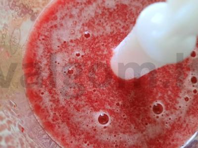 Vaisių ir braškių kokteilis Žingsnis 3