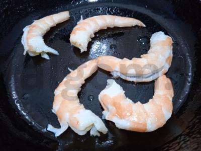 Spagečiai su krevetėmis ir kukurūzų grietinėlės padažu Žingsnis 1