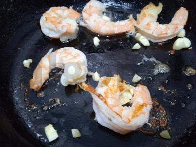 Spagečiai su krevetėmis ir kukurūzų grietinėlės padažu Žingsnis 3