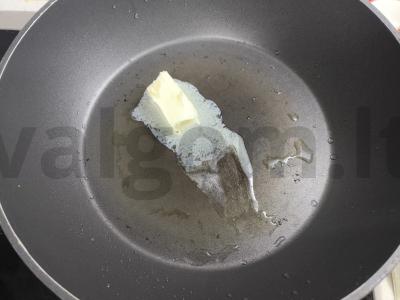 Sotūs blynai su žaliu svogūnu ir kiaušiniu Žingsnis 2