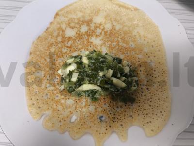 Sotūs blynai su žaliu svogūnu ir kiaušiniu Žingsnis 6