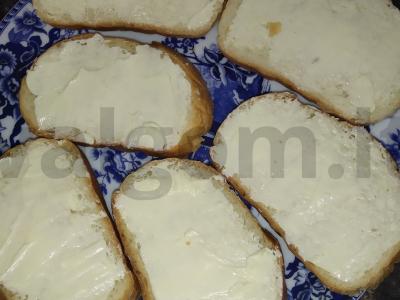 Sumuštiniai su sviestu, ikrais ir menkės kepenimis Žingsnis 2