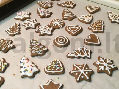 Imbieriniai sausainiai su medumi ir prieskoniais pagrindine nuotrauka