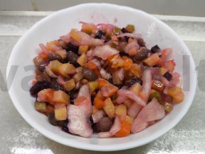 Vinegretas su pupelėmis ir kopūstais pagrindine nuotrauka