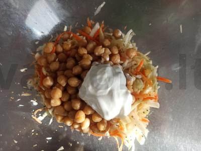 Lengvas salotas su avinžirniais Žingsnis 4