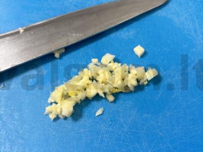 Makaronai su midijomis ir sūriu Žingsnis 1