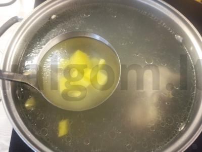 Vištienos sriuba su makaronais ir paprikomis Žingsnis 3