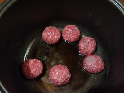 Veršienos kotletai su bulvėmis ir 8 daržovėmis lėtoje viryklėje Žingsnis 1