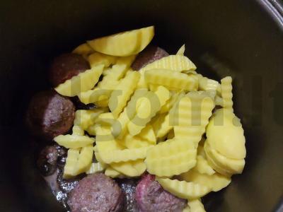 Veršienos kotletai su bulvėmis ir 8 daržovėmis lėtoje viryklėje Žingsnis 5