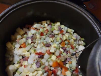 Veršienos kotletai su bulvėmis ir 8 daržovėmis lėtoje viryklėje Žingsnis 7