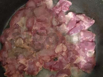 Vištienos kepenėlės su grybais Žingsnis 1