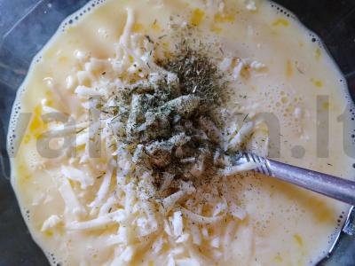 Omletas su kukurūzais, sūriu ir žolelėmis Žingsnis 2