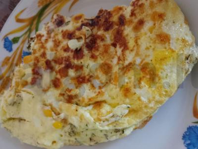Omletas su kukurūzais, sūriu ir žolelėmis pagrindine nuotrauka