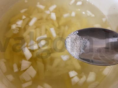 Konservuotos lašišos sriuba su ryžiais Žingsnis 2