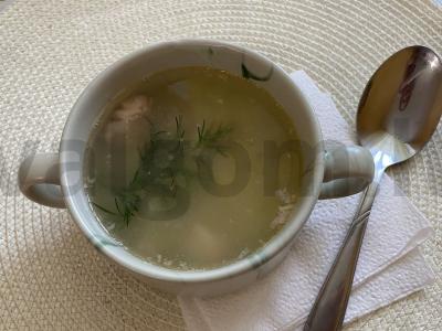 Konservuotos lašišos sriuba su ryžiais pagrindine nuotrauka