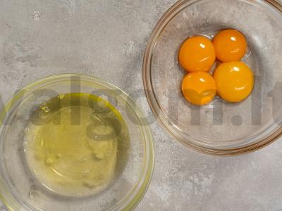 Lenkų tortas-pyragas „Mazurka“ su riešutais ir razinomis Žingsnis 1