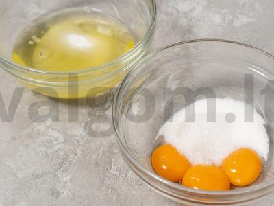 Lenkų tortas-pyragas „Mazurka“ su riešutais ir razinomis Žingsnis 2