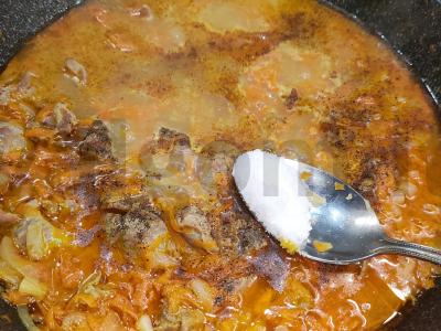 Troškinti vištienos viduriukai su daržovėmis padaže Žingsnis 4