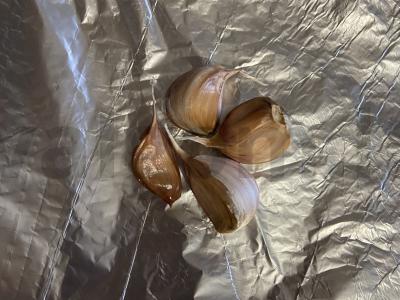 Ruginiai skrebučiai su česnako pasta Žingsnis 1