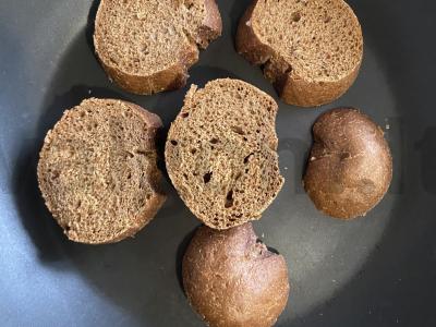 Ruginiai skrebučiai su česnako pasta Žingsnis 4