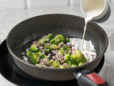 Grietinėlės makaronai su rūkytu lašiša Žingsnis 4