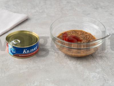 Makaronų apkepas su silkėmis pomidorų padaže Žingsnis 3